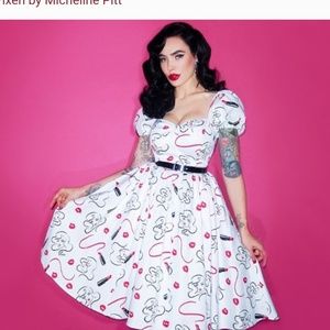 Small Vixen White Lipstick print swing dress
